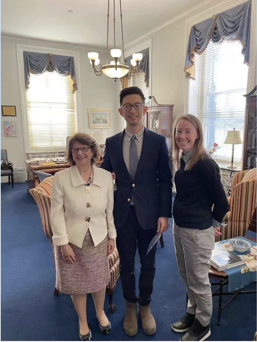 与 NDMU 大学 President Dr. Yam 合影